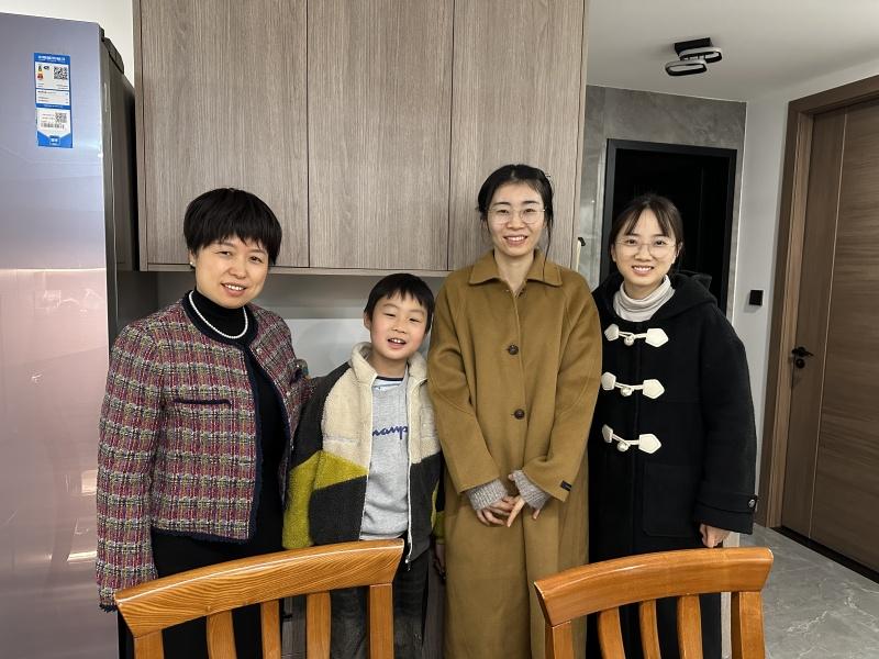 一7实地家访照1.JPG 一7实地家访照1.JPG